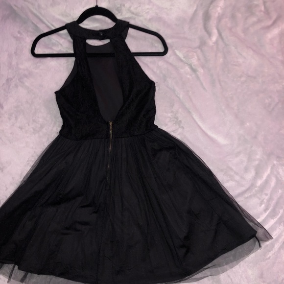 Halter lace mesh dress - Picture 2 of 3